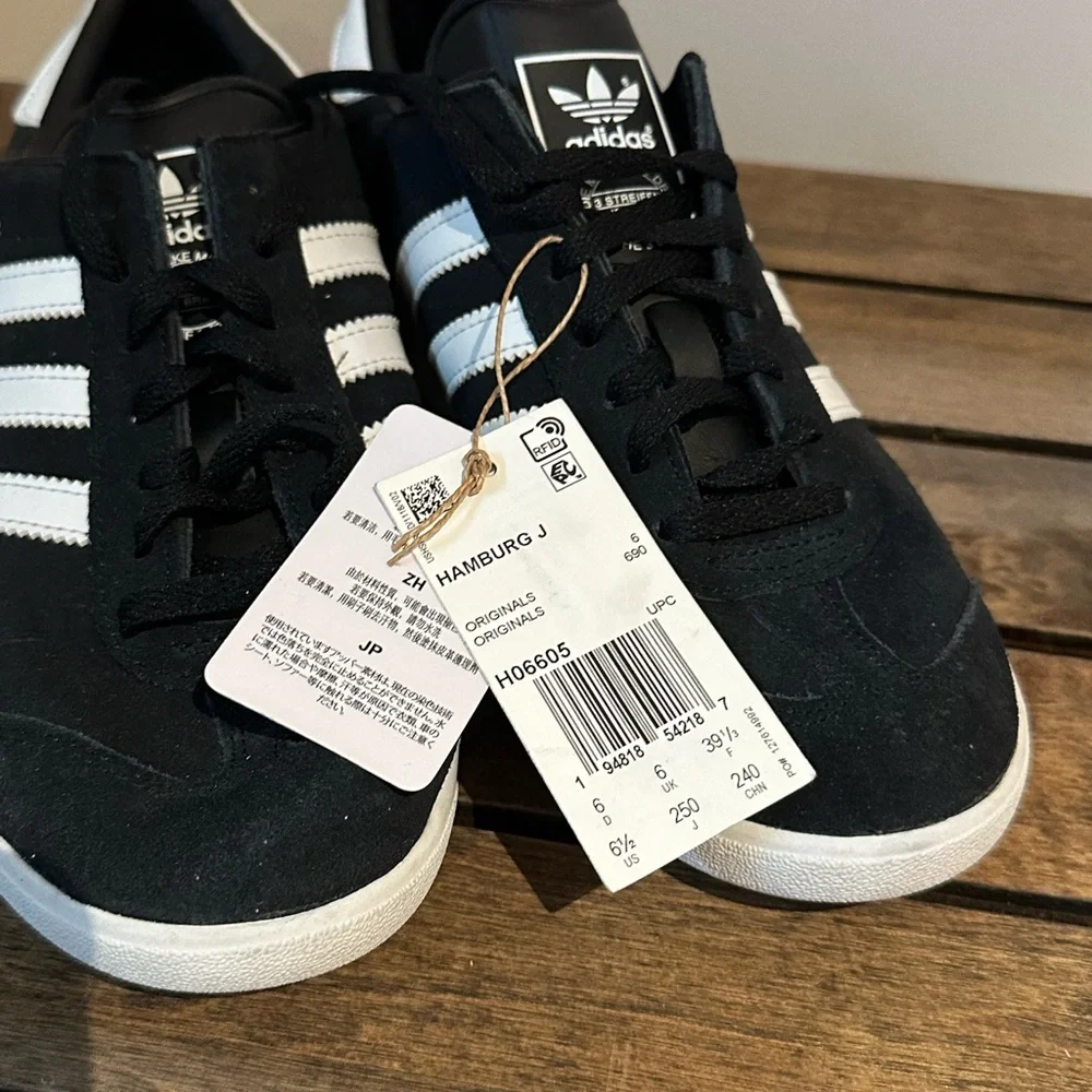 ADIDAS Hamburg Unisex Women's size 8 1/2 & Men's size 6 1/2 Black & White NEW🖤🤍👟